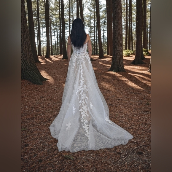 Gorgeous Sweetheart neckline wedding dress - Picture 6 of 9